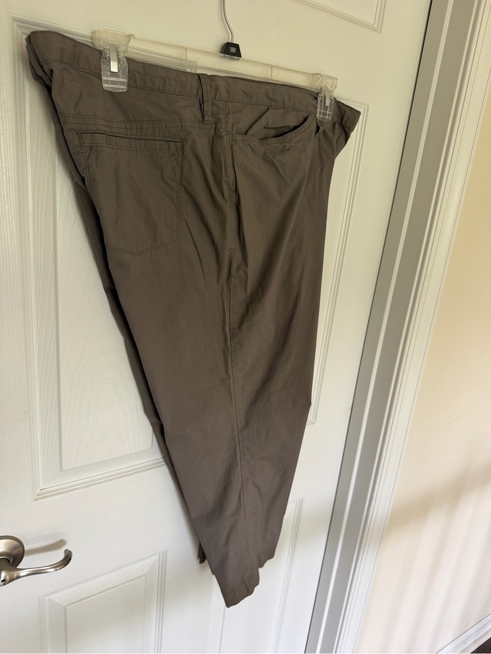 Old Navy Women's Capris in Gray